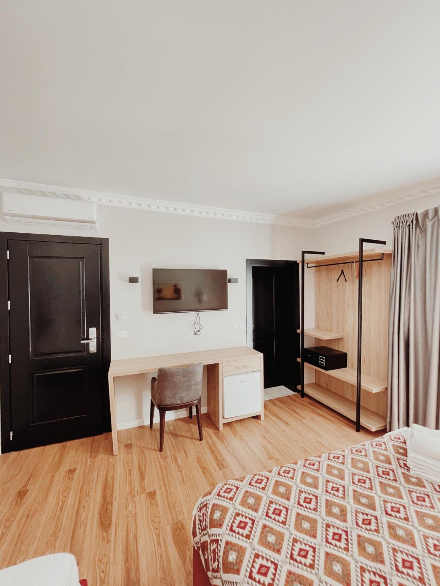 Ruby Palace Vlorë Buitenkant foto