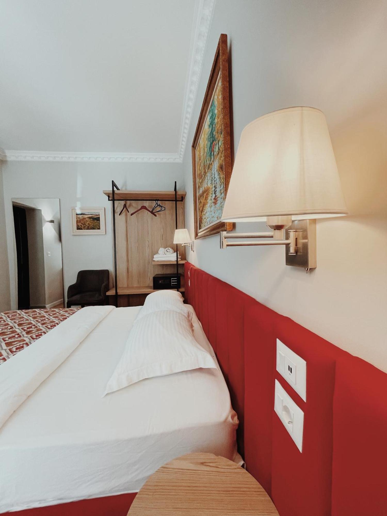 Ruby Palace Vlorë Buitenkant foto