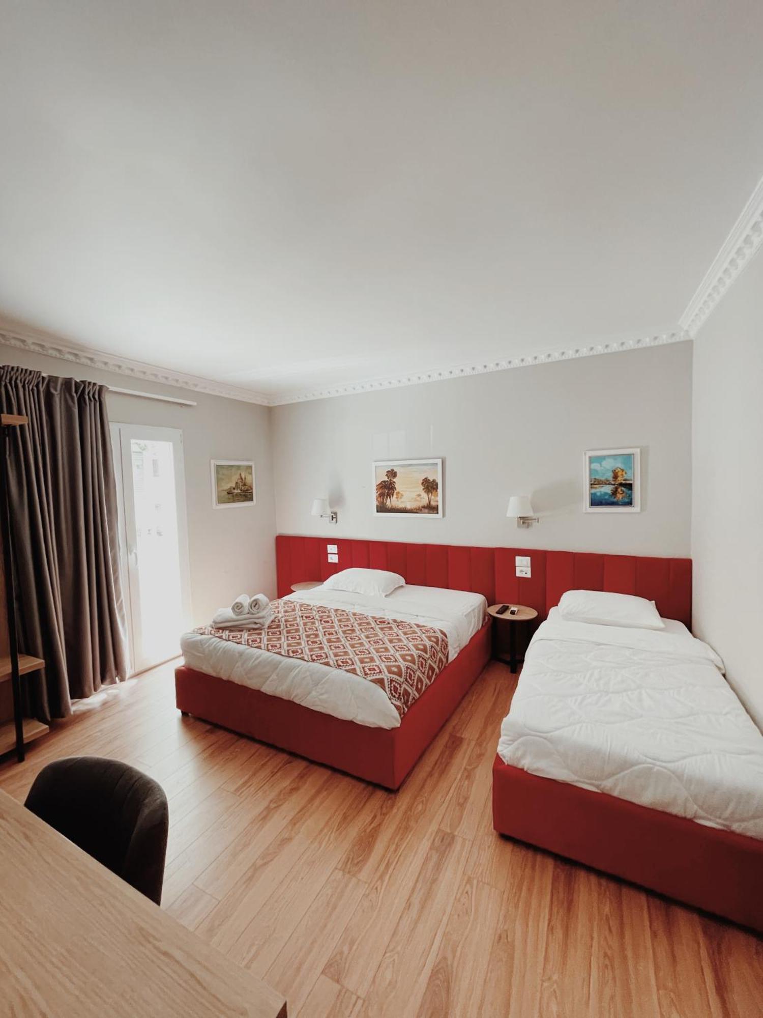 Ruby Palace Vlorë Buitenkant foto