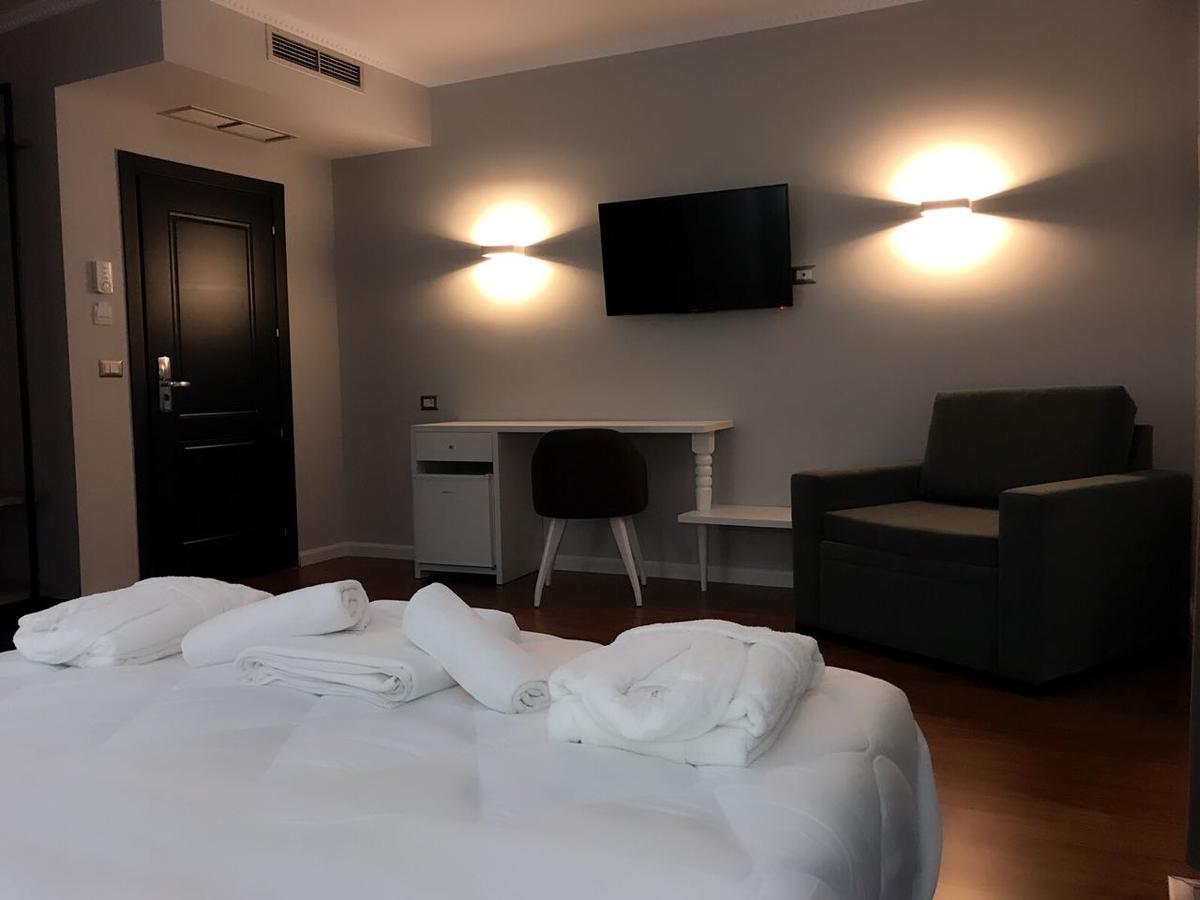 Ruby Palace Vlorë Buitenkant foto